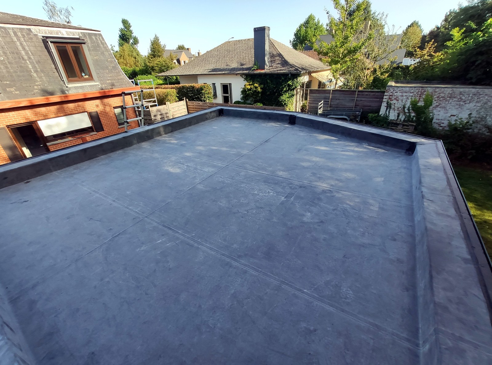 Professionele dakwerking en terrasinbouw - renovatie op maat door T Nieuw Project in Oost-Vlaanderen